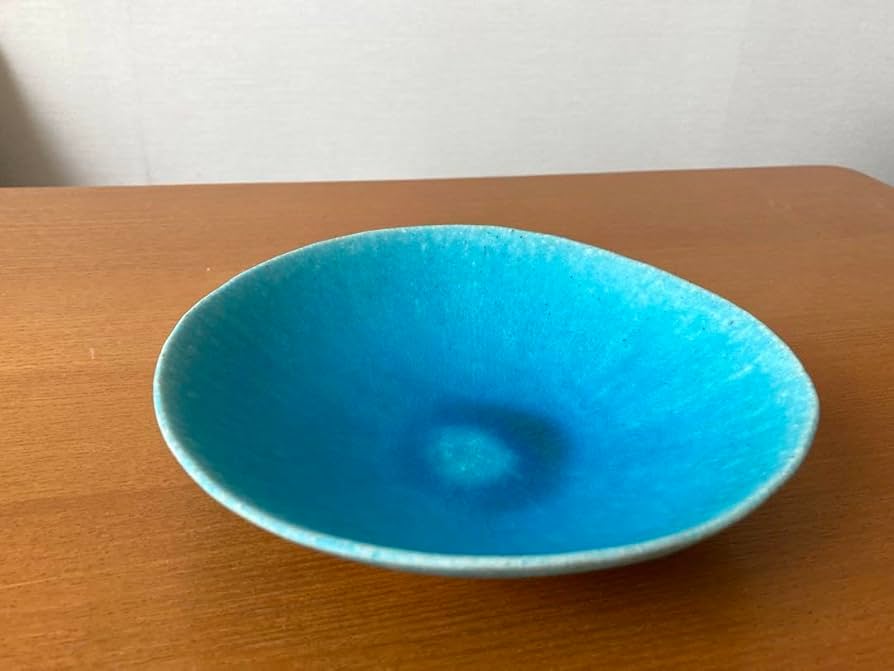 木製箱入り青い文字の陶器の器 木製箱入り青い文字の陶器の器